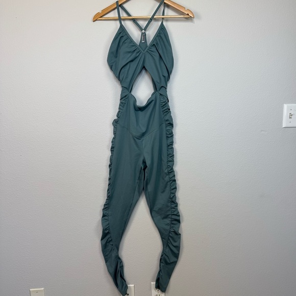 Free People FP Movement Balancing Act Jumpsuit One-piece Ruched V Neck Size XL - Picture 3 of 11
